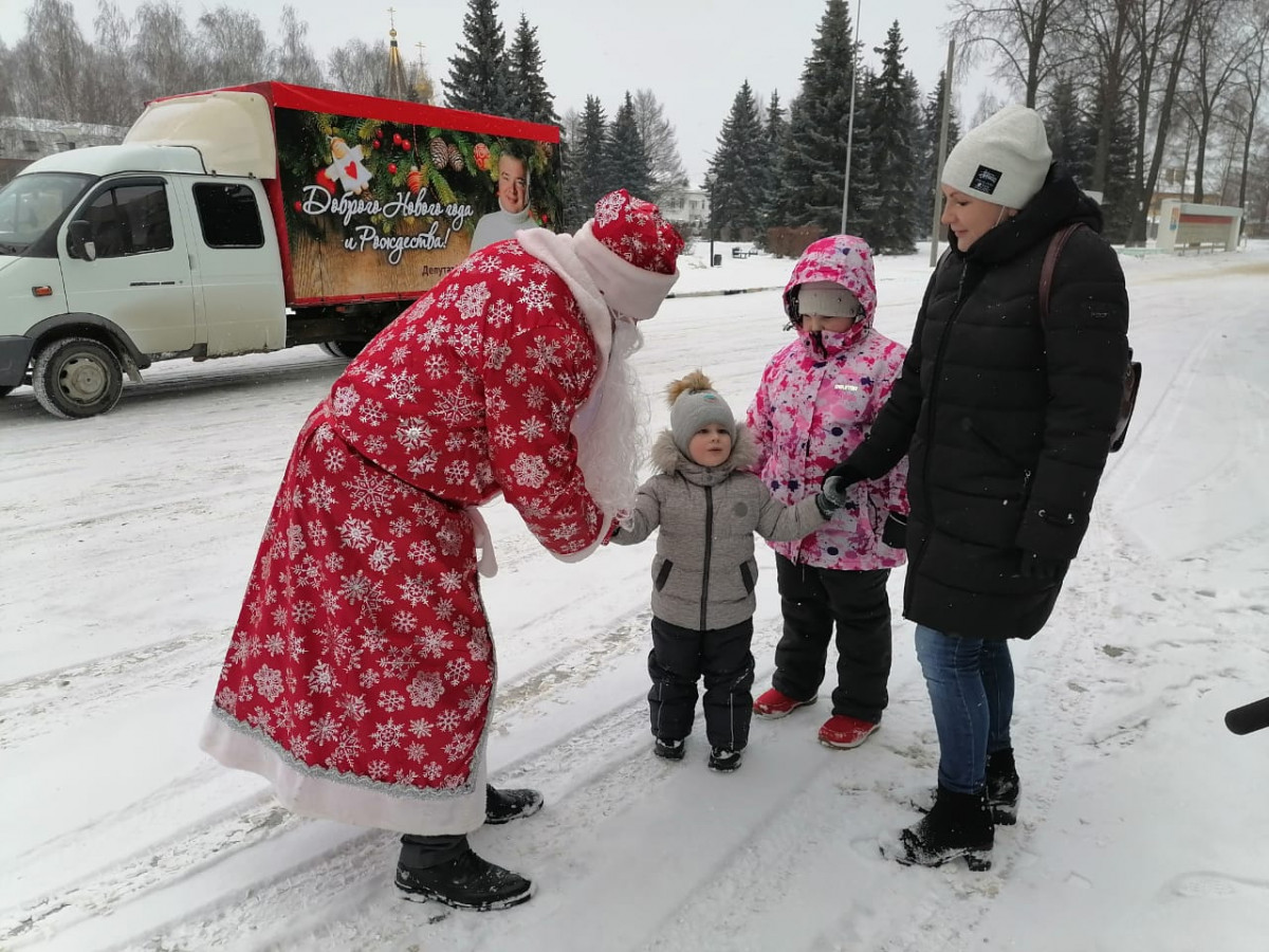 Кавинов: Дед Мороз привезёт в Борский депутатский округ более 3500 подарков