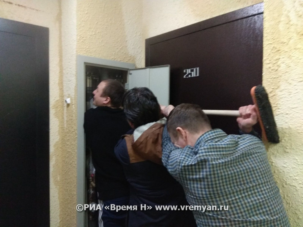 Трубу с горячей водой прорвало в новостройке на Украинской в Нижнем Новгороде