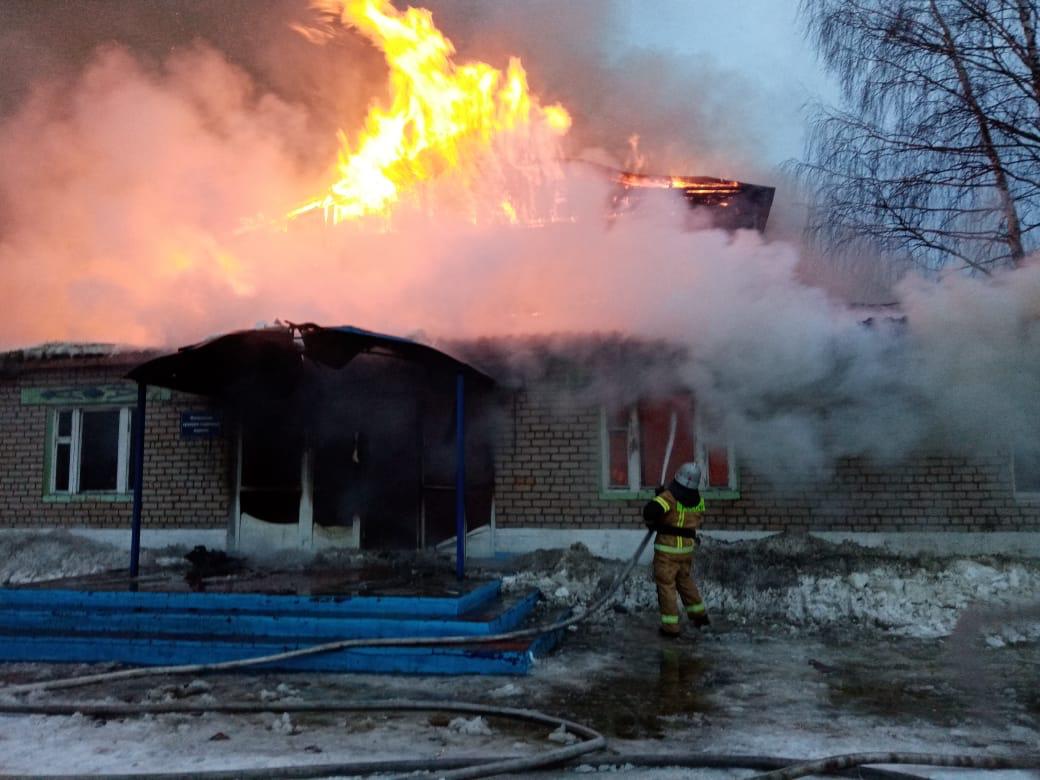 Культурно-спортивный комплекс «Ветлуга» загорелся в Варнавинском районе