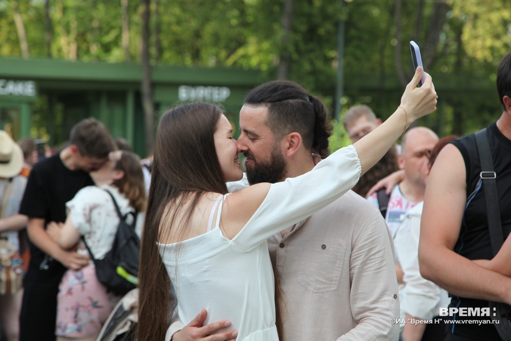 Первый в России рекорд на самый массовый поцелуй установили в Нижнем Новгороде