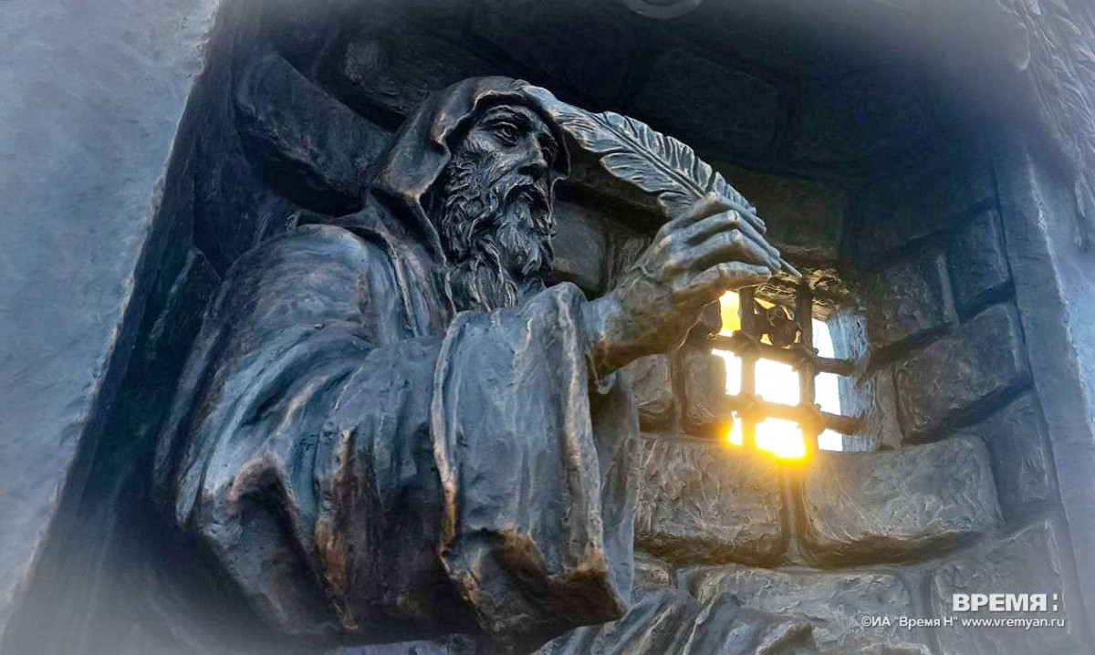 Памятник патриарху Гермогену открыли в Нижнем Новгороде