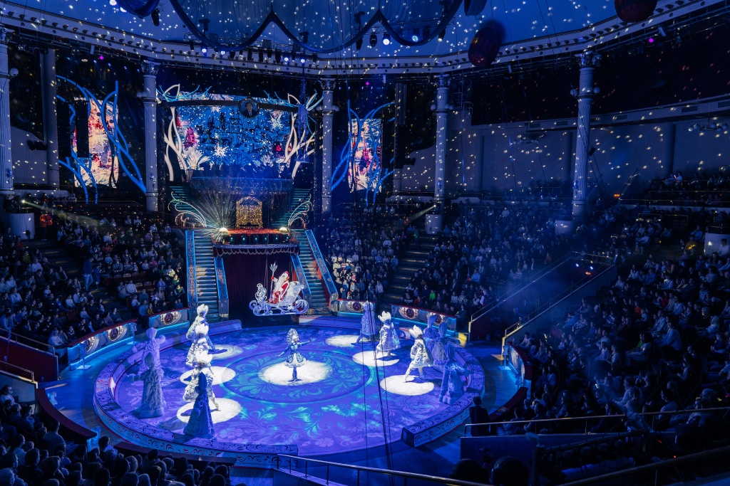 Фонд «ОМК-Участие» подарил семьям сотрудников ОМК представление в московском Цирке Никулина