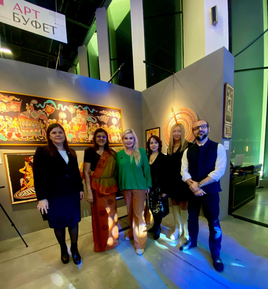 Посольство Шри-Ланки представило работы ланкийских мастеров на выставке «АРТ МИР» в Нижнем Новгороде