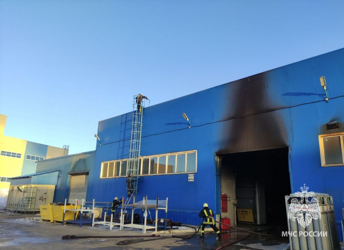 Пожар в производственном здании на Бору ликвидирован