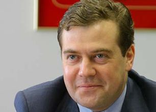 Медведев довольный