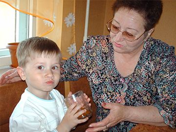 бабушка внук