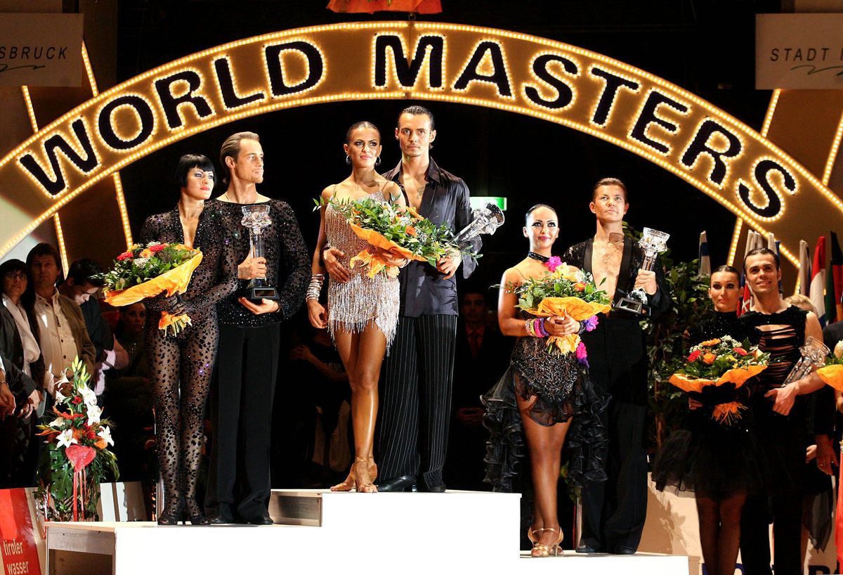 Нижегородская федерация танцевального спорта. Бальные танцы награждение. Фото фон на танцевальном награждении.