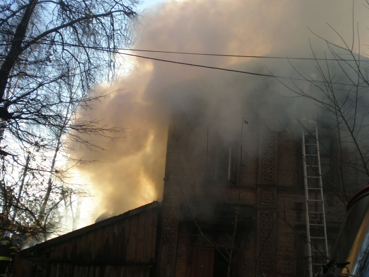 пожар в здании. пожар на ленинском проспекте вчера. ленинский район саратов. пожар на ленинском проспекте сегодня в москве. пожар на ленинском проспекте 25.