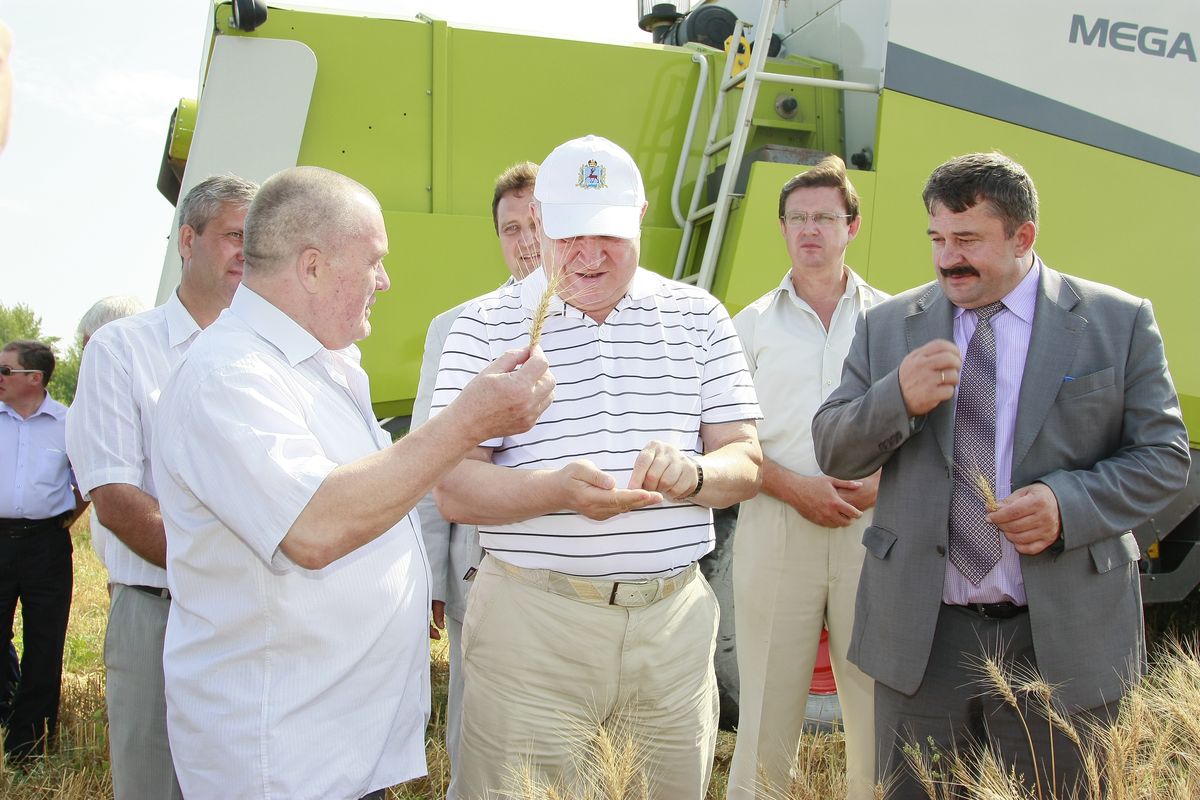 В сентябре был собран рекордный. Рекордный урожай. Саврасово Лукояновский район колхоз. В 1986 году был собран рекордный урожай зерновых.
