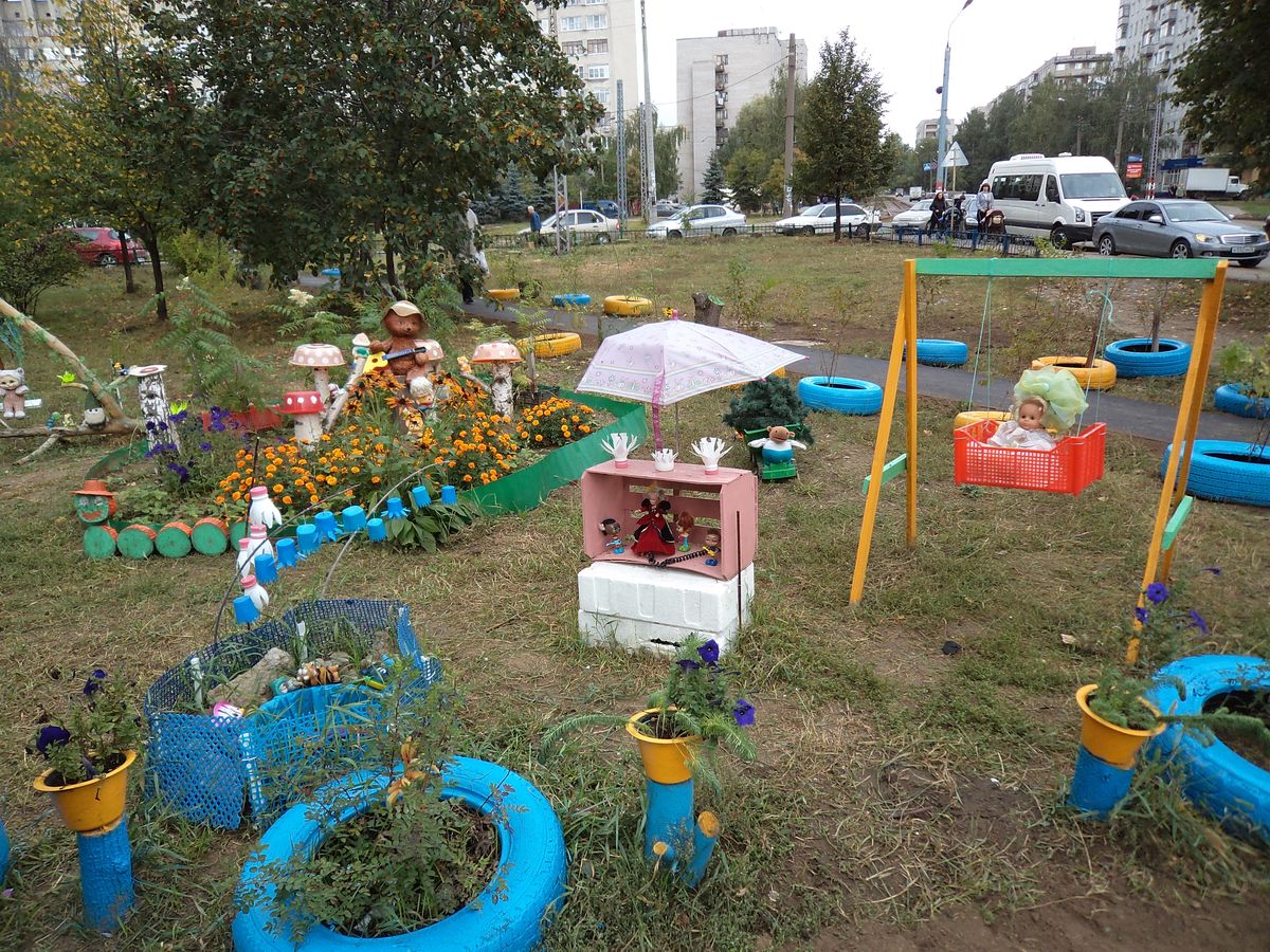 Лучший двор москвы. Озеленение клумб. Лучший двор москвы. Благоустройство дворов в москве. Детские дворовые площадки.