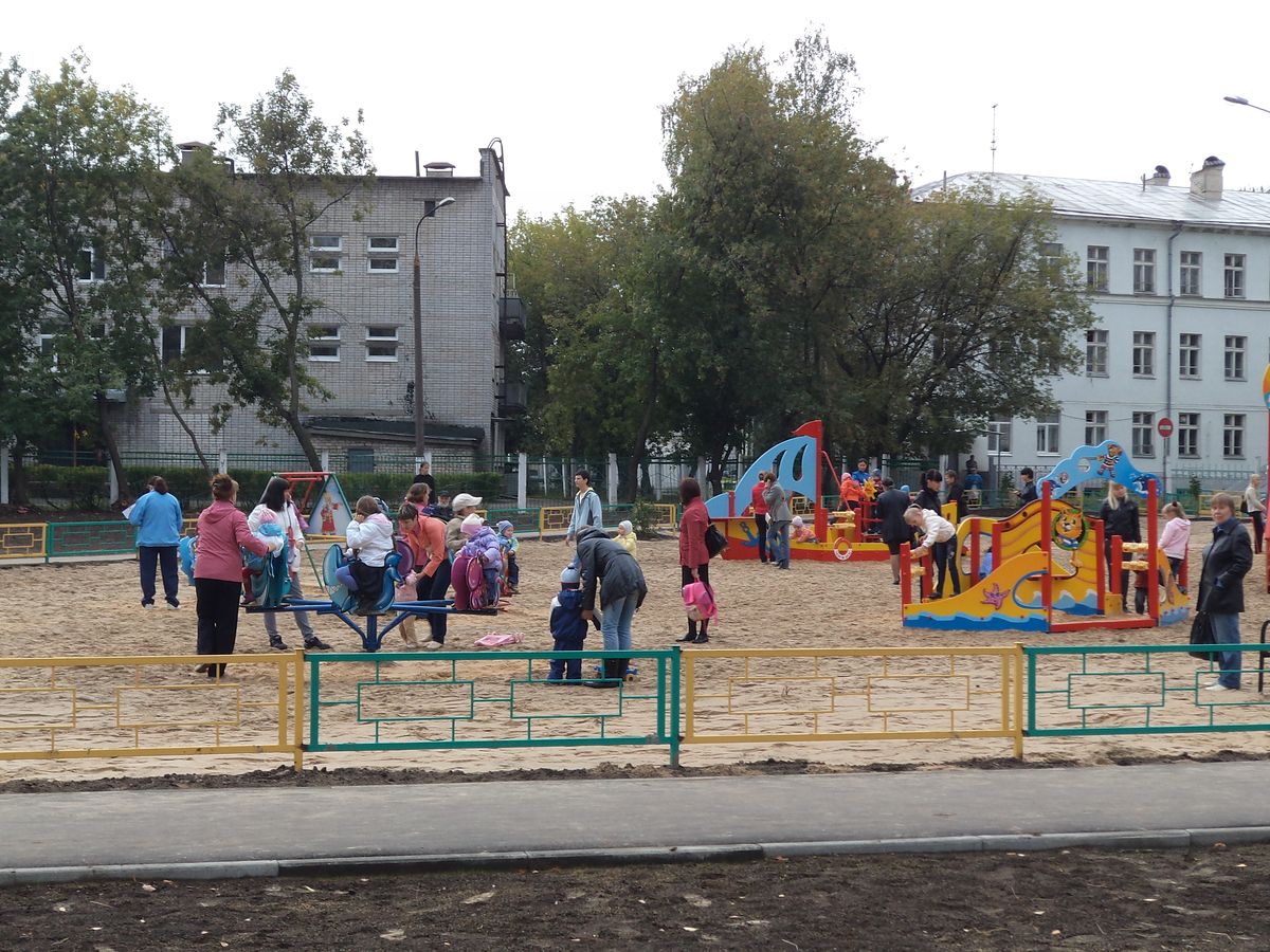 Детская площадка сент2011_1