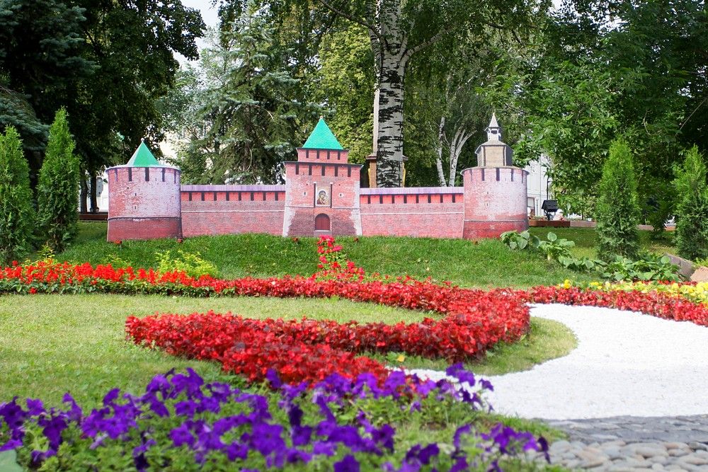 Праздник цветов.мининское ополчение 2012.1