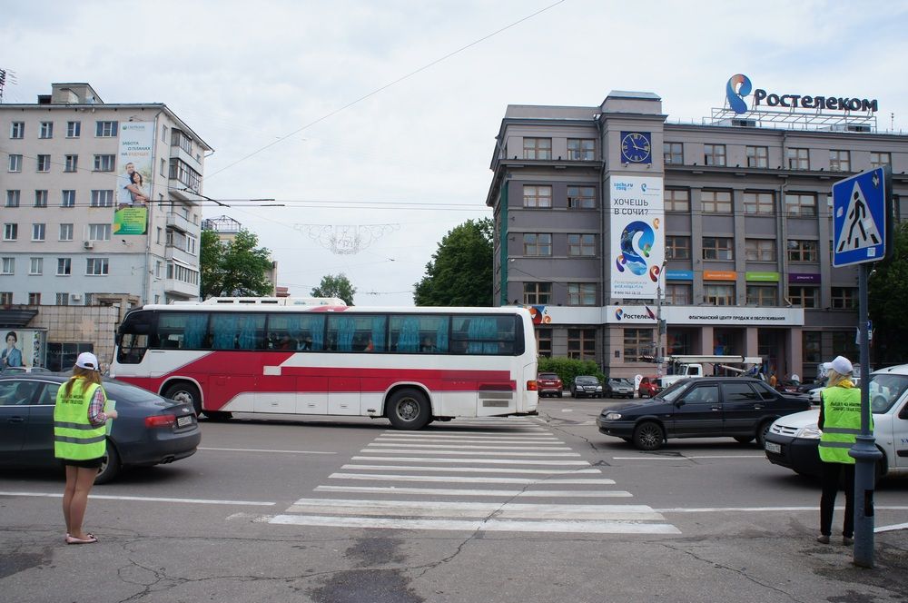 От площади горького