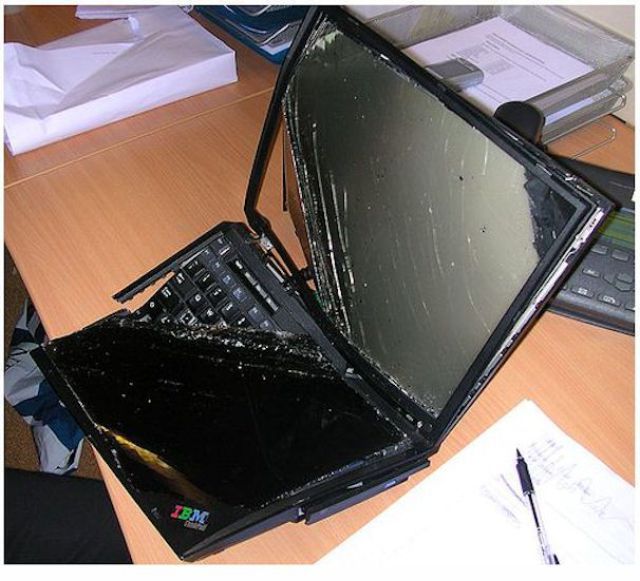 Разбитый Ноутбук Фото