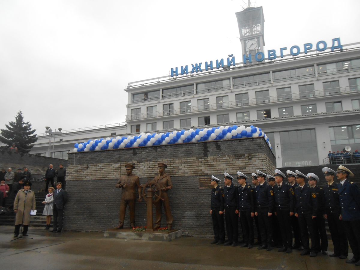 памятник курсанты замминистра