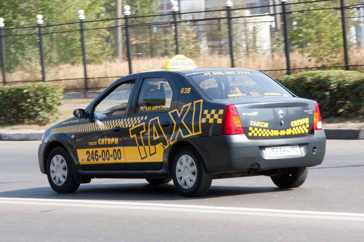 Номер такси в нижнем новгороде. Renault Logan такси Сатурн. Рено Логан такси Нижний Новгород. Такси Сатурн Нижний Новгород. Рено Логан городское такси.