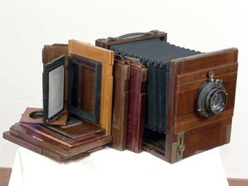 старинный фотоаппарат