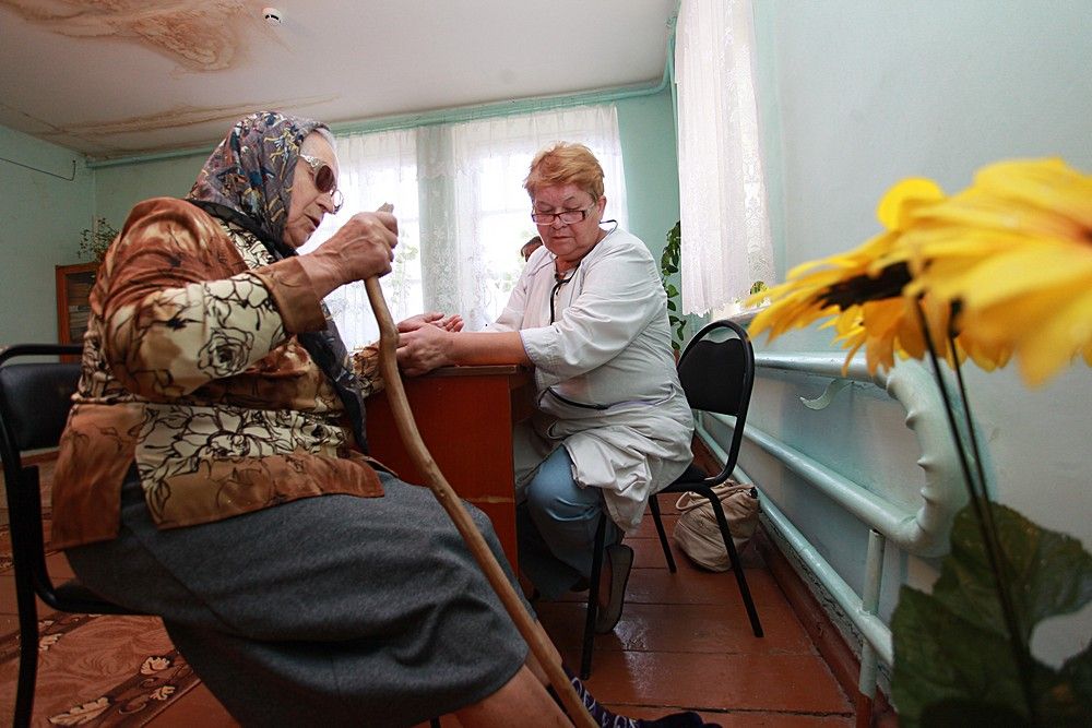 Социальное учреждение для пожилых и инвалидов. Граждане пожилого возраста и инвалиды. Пожилые граждане социальная. Социальная защита пожилых людей и инвалидов. Социальное обслуживание пожилых граждан и инвалидов.