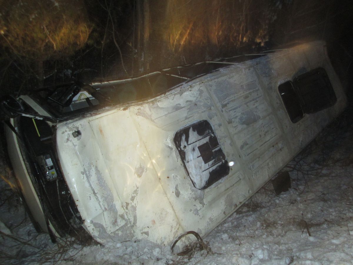 автобус ска с100ка питер. автобус с хоккеистами попал. в нижнем тагиле перевернулся автобус. автобус ска спб. авария с автобусом локомотив ярославль.