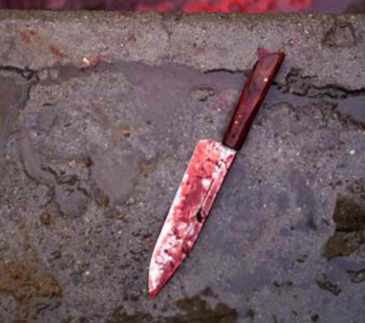 нож кровавый