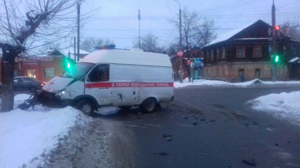 Скорая и Камаз 3