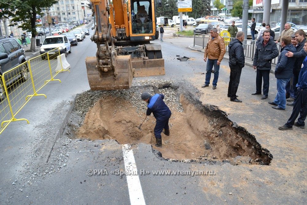 Прорыв теплотрассы в нижнем новгороде сегодня. В самаре провалился асфальт. Октябрьский взрыв теплотрассы. Вести приволжье отопление. Прорыв теплотрассы в нижнем новгороде сегодня.