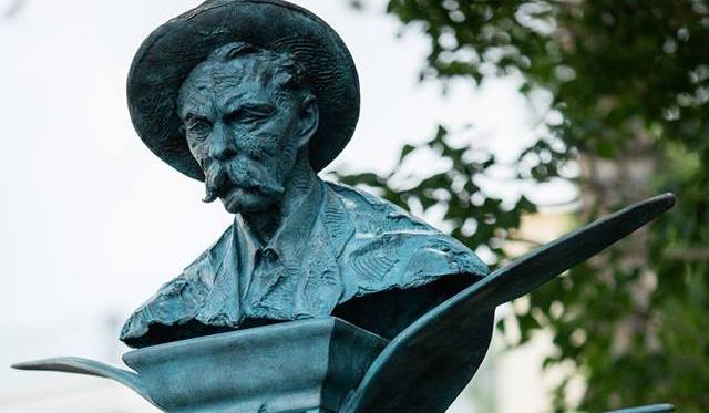 Горький смотрит на Капри: памятник писателю открыли в Сорренто