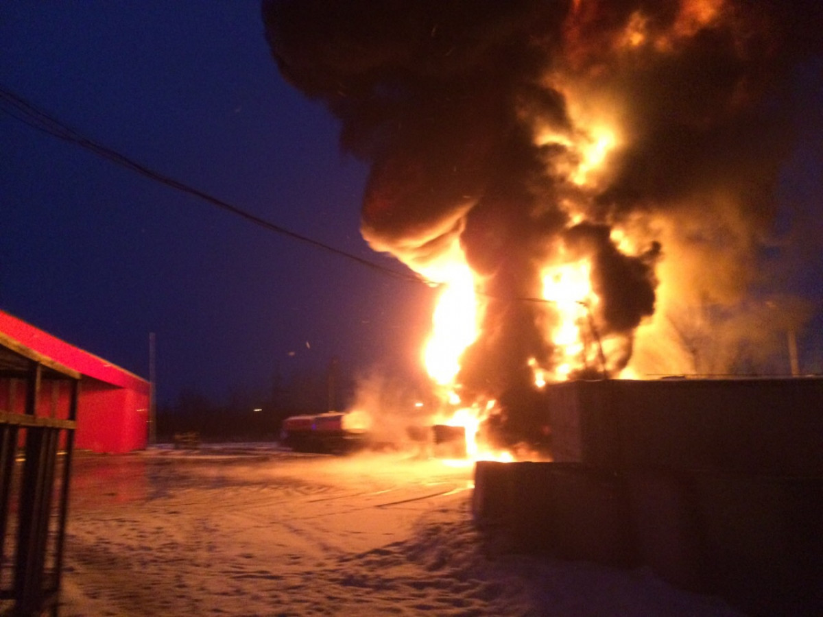 Бензовоз горит в Кстовском районе