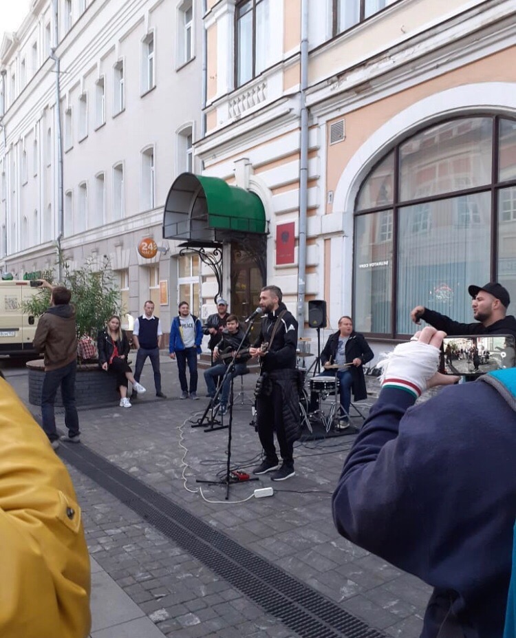 ВИДЕО: UMA2MAN бесплатно спели в центре Нижнего Новгорода