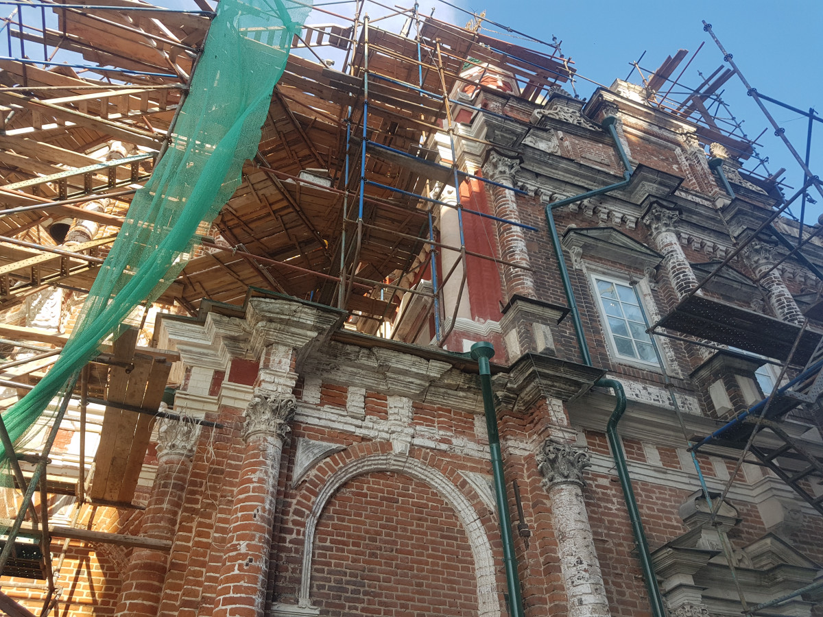 Ход реставрации церкви Смоленской Строгановской церкви проверили специалисты нижегородского управления госохраны памятников