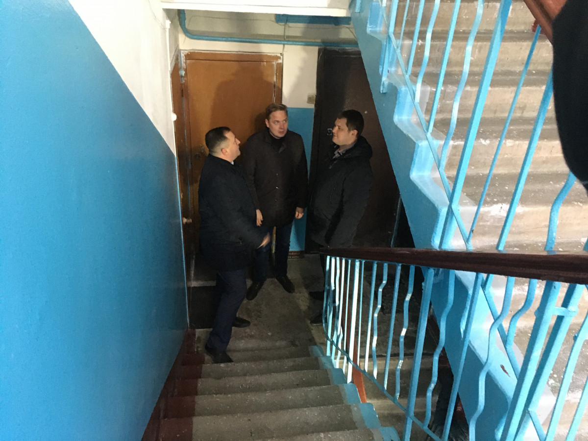 Подъезды и кровли двух домов на улице Бекетова отремонтировали