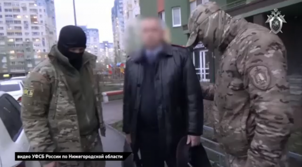 Опубликовано видео задержания главного кадровика нижегородской полиции
