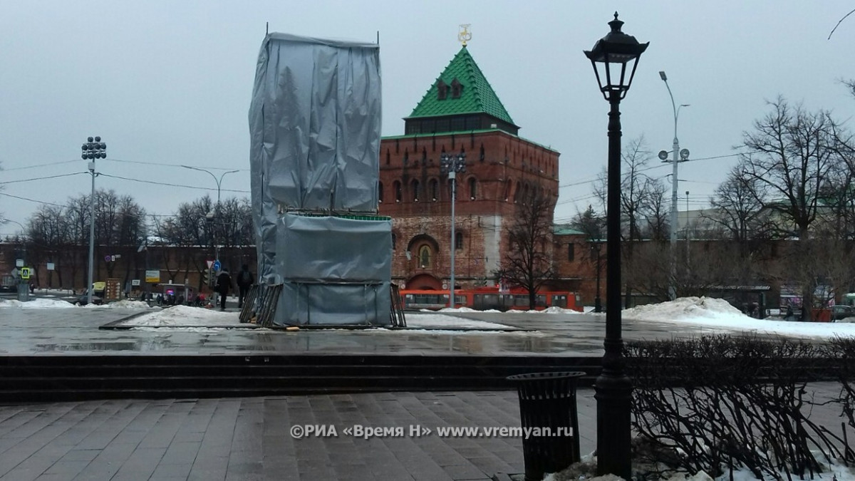 Памятнитк Минину в Нижнем Новгороде закрыли на ремонт