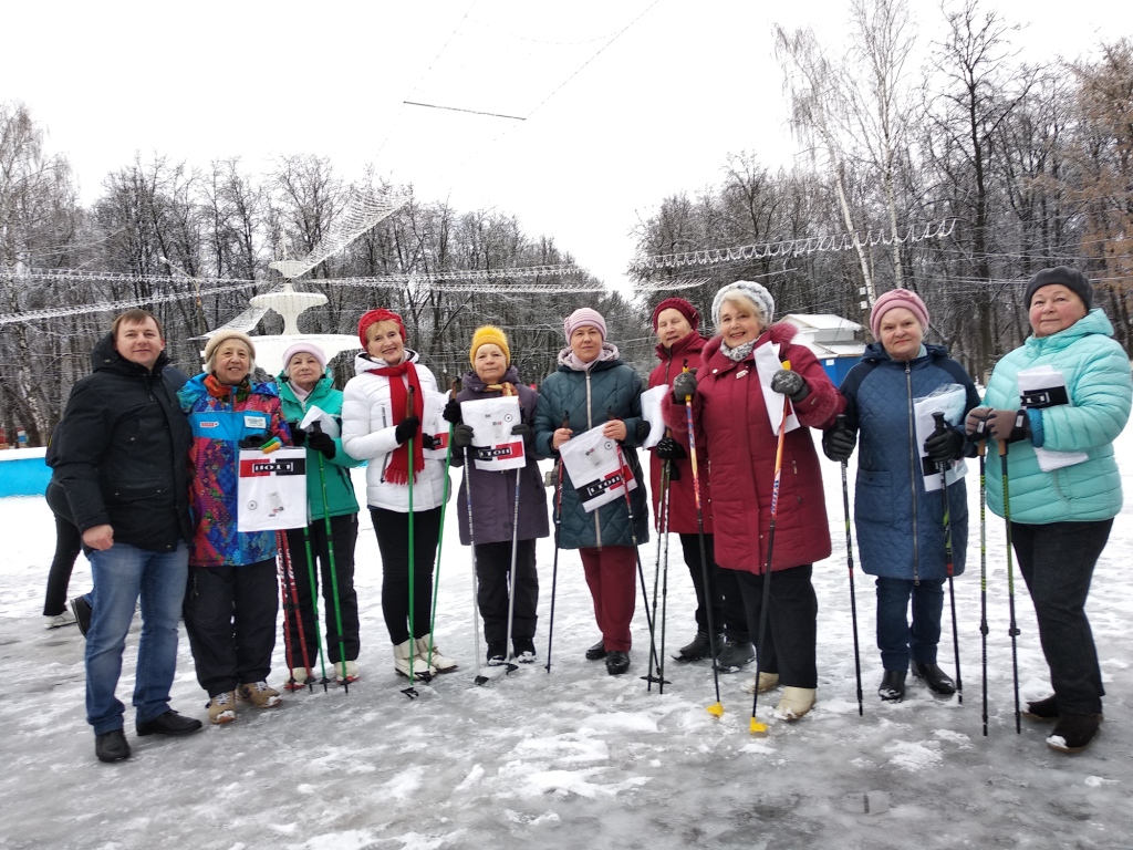 Автозаводские пенсионеры провели открытую тренировку по скандинавской ходьбе