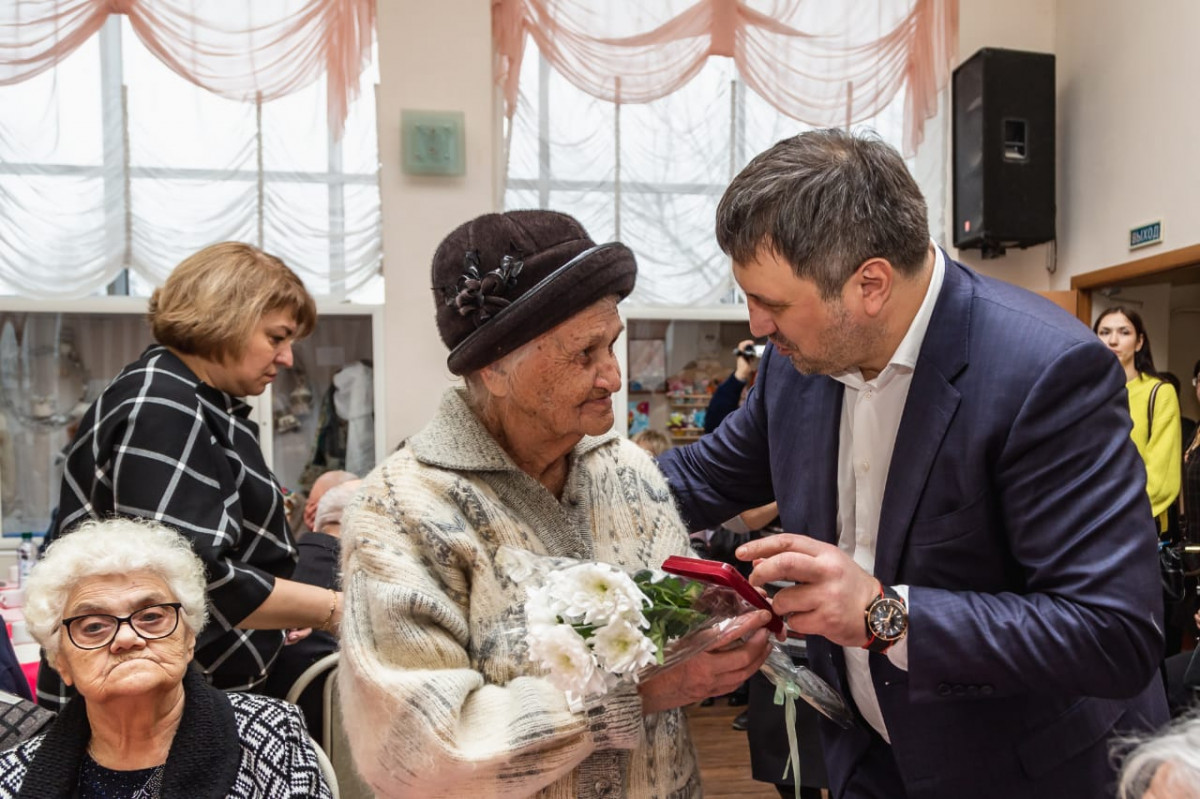 Мэр Дзержинска Носков вручил медали ветеранам и труженикам тыла