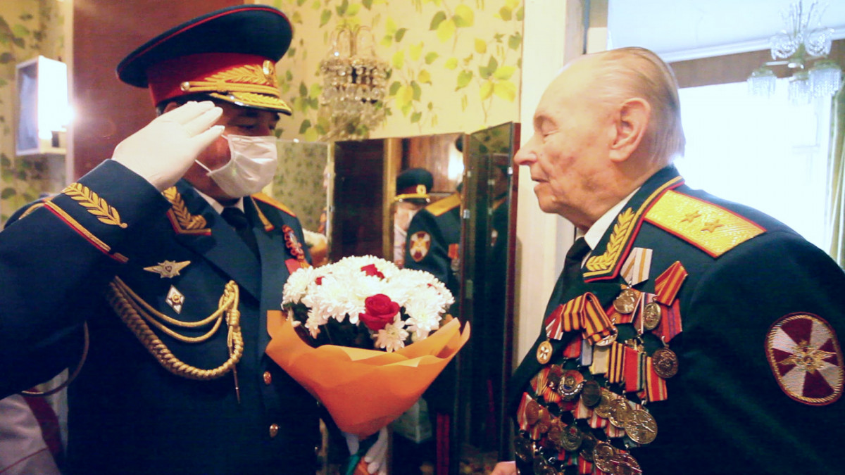 Нижегородские росгвардейцы поздравили ветеранов с Днем Победы