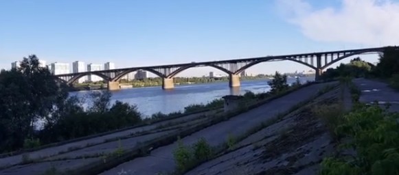Тактаров собрал мусор на набережной Оки в Нижнем Новгороде