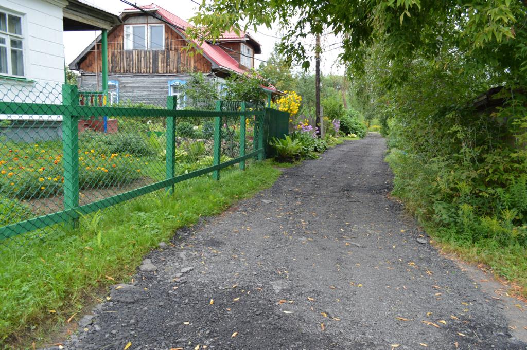Дорогу по улице Линдовская отсыпали гранулятом в Нижнем Новгороде
