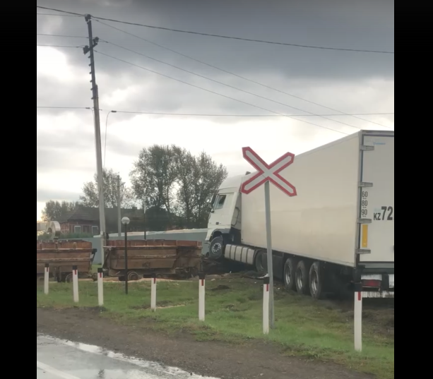 Фура протаранила вагоны поезда под Арзамасом