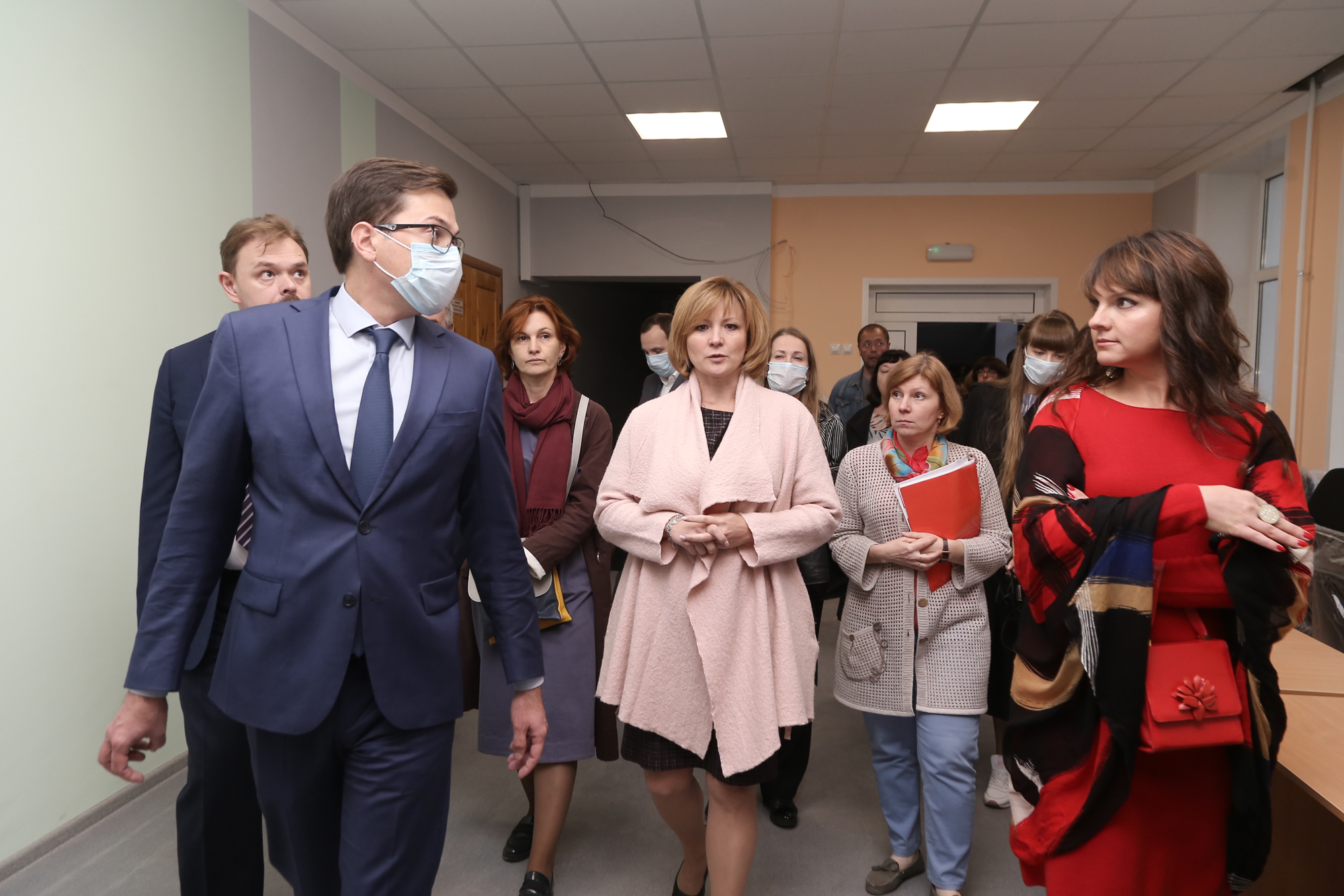 Новости н новгорода и нижегородской. Директор 1 гимназии Нижний Новгород. Нижегородская гимназия. Гимназия 50 Нижний Новгород фото. Администрация гимназии.