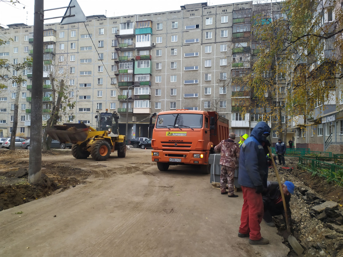 Благоустройство трех дворов заканчивается на улице Телеграфной в Нижнем Новгороде