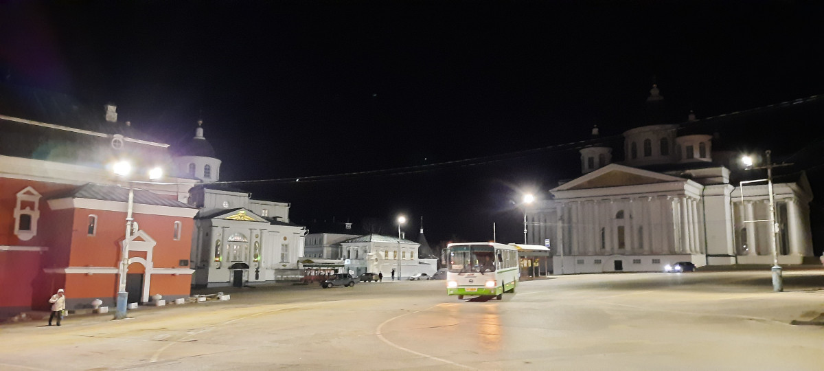 «Нижновэнерго» установил на центральной площади Арзамаса новое светодиодное освещение