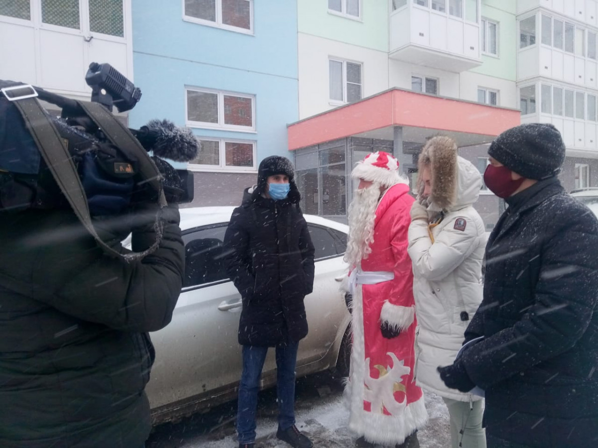 Дед Мороз попросил нижегородцев не перегораживать личными автомобилями подъезд к контейнерным площадкам в праздничные дни