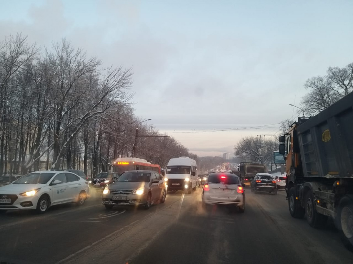 Огромные пробки образовались в Нижнем Новгороде утром 18 января