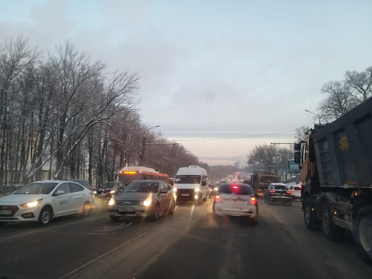 Огромные пробки образовались в Нижнем Новгороде утром 18 января