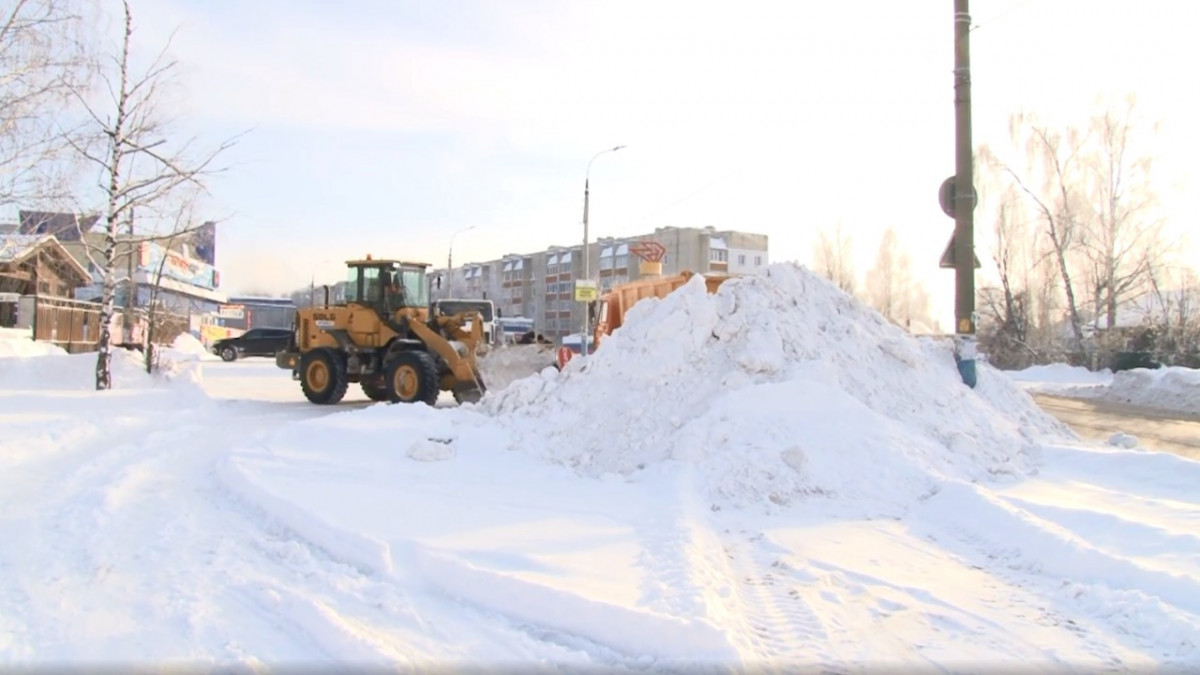 Для расчистки дорог от снега в регионе было задействовано 565 единиц спецтехники