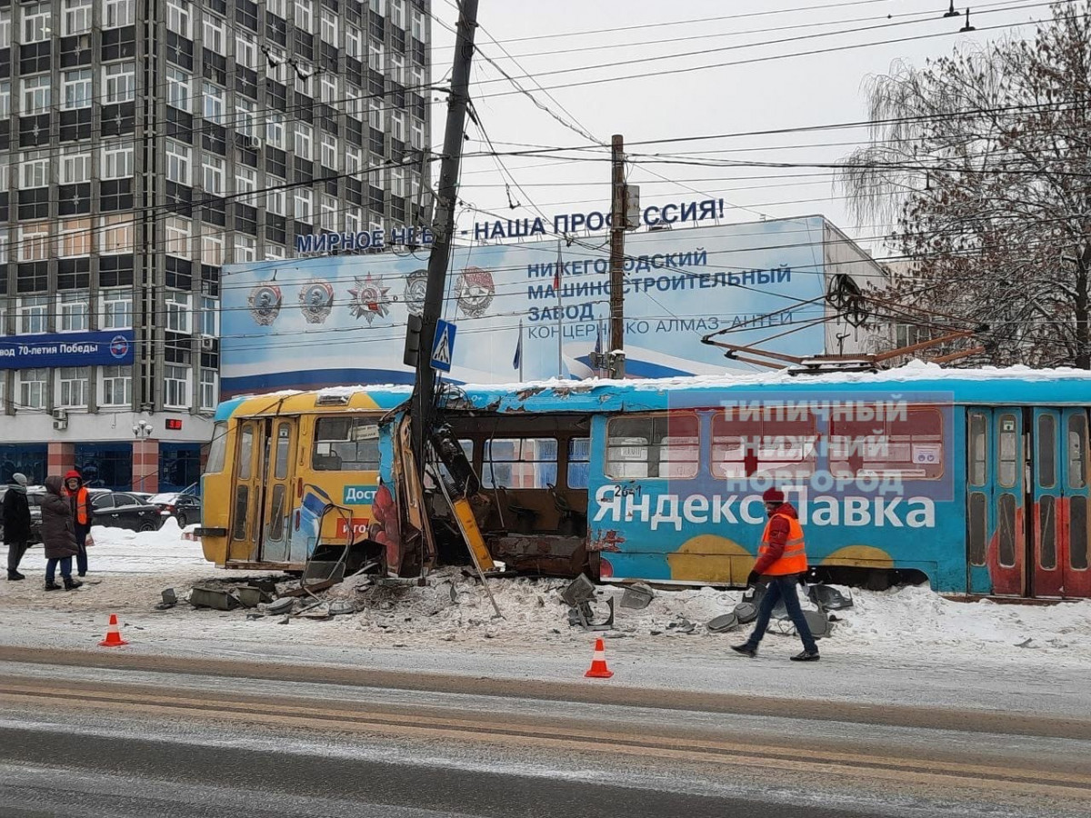 Трамвай сошел с рельсов у станции метро «Буревестник» в Нижнем Новгороде