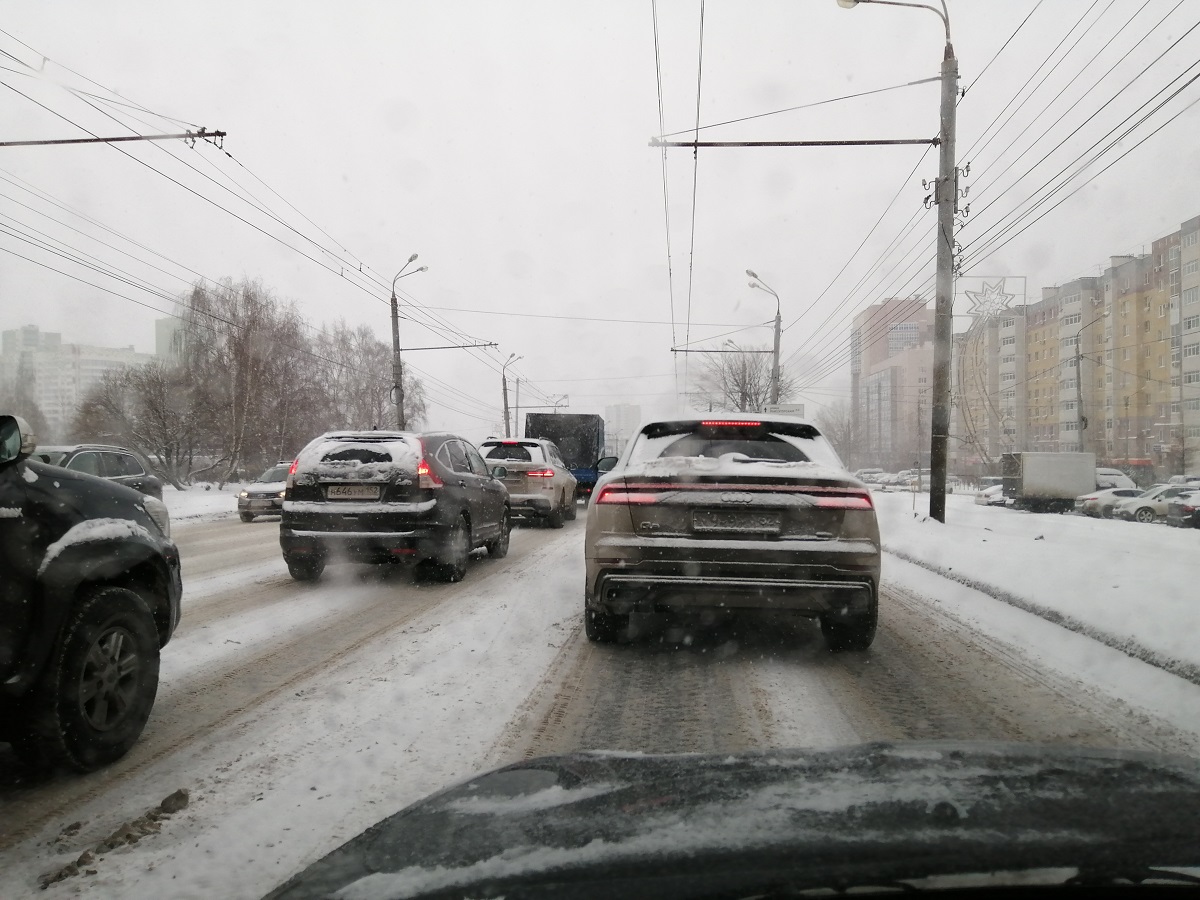 Пробки сковали движение в Нижнем Новгороде утром 1 февраля