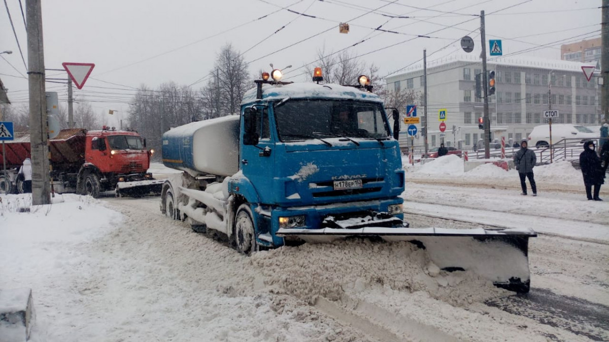 Около 340 единиц спецтехники убирают улицы Нижнего Новгорода от снега