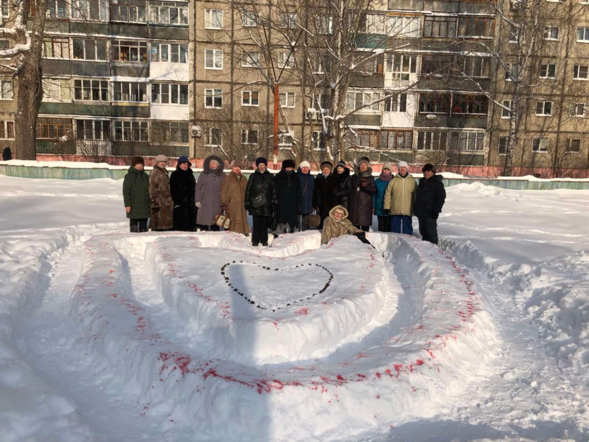 Снежные фигуры в виде сердец смастерили жители Сормовского района